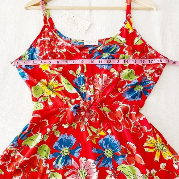 NWT Gorgeous Sienna Sky Red Bold Floral Print Tied Waist Tank Top - Picture 3 of 9